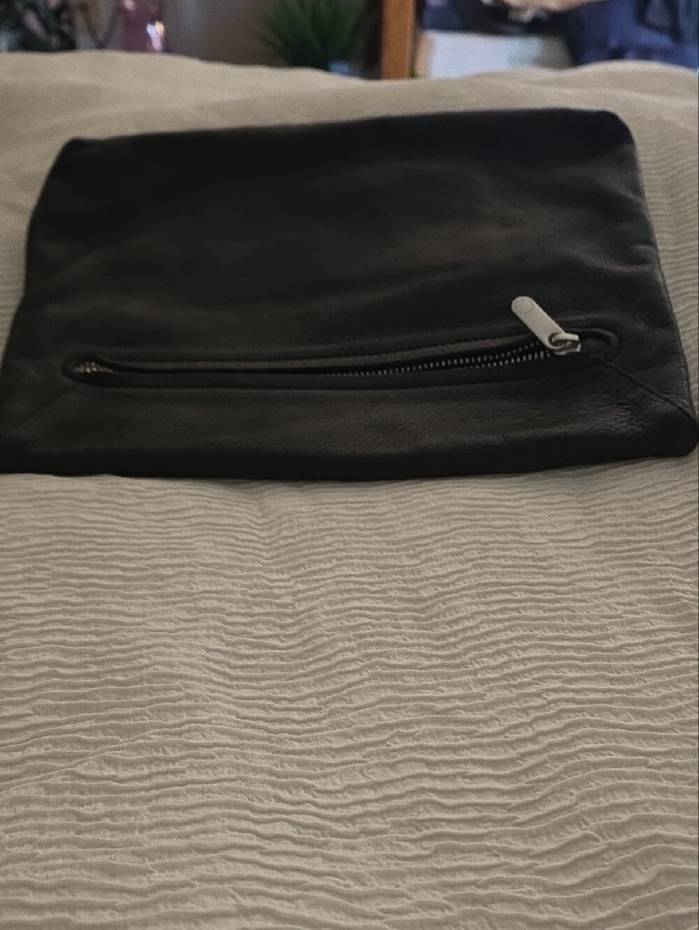 Marc by Marc Jacobs Black Leather Messenger Clutch with Front Zip - Picture 5 of 10